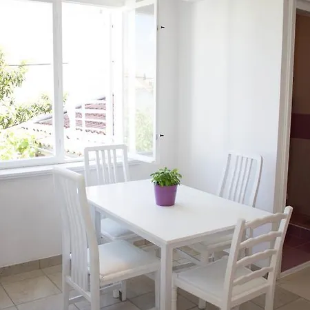 Renata Biograd Na Moru